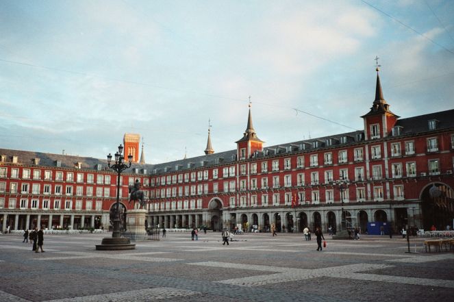 Plaza_Mayor,_Madrid.jpg